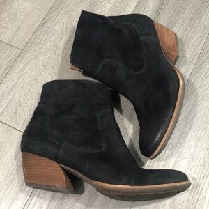Kork-Ease Black Suede Western Style Ankle Boots         size 9.5